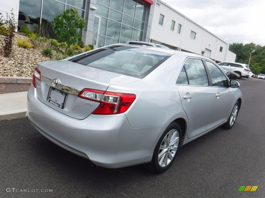 2014 Camry XLE - Classic Silver Metallic / Ash photo #9