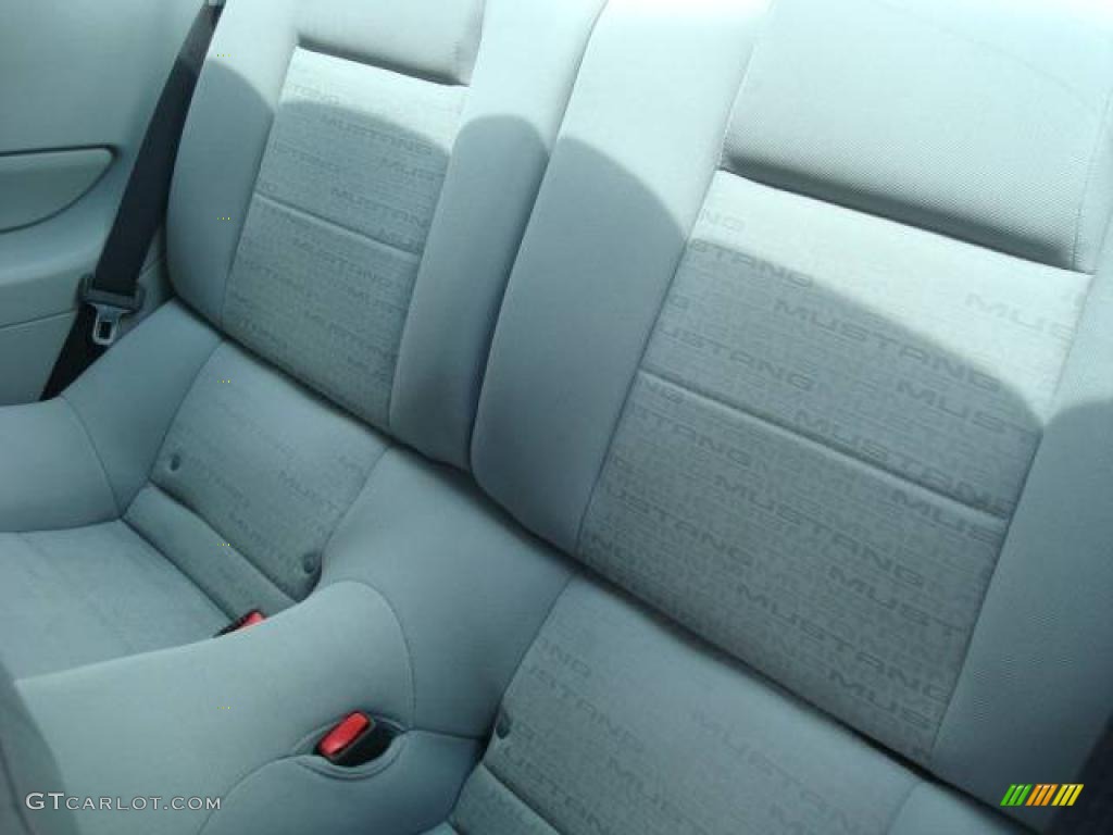 2005 Mustang V6 Deluxe Coupe - Performance White / Light Graphite photo #8