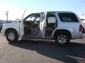 2006 White Diamond Cadillac Escalade   photo #27