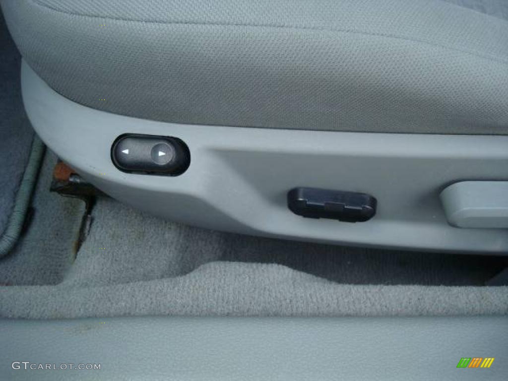 2005 Mustang V6 Deluxe Coupe - Performance White / Light Graphite photo #15