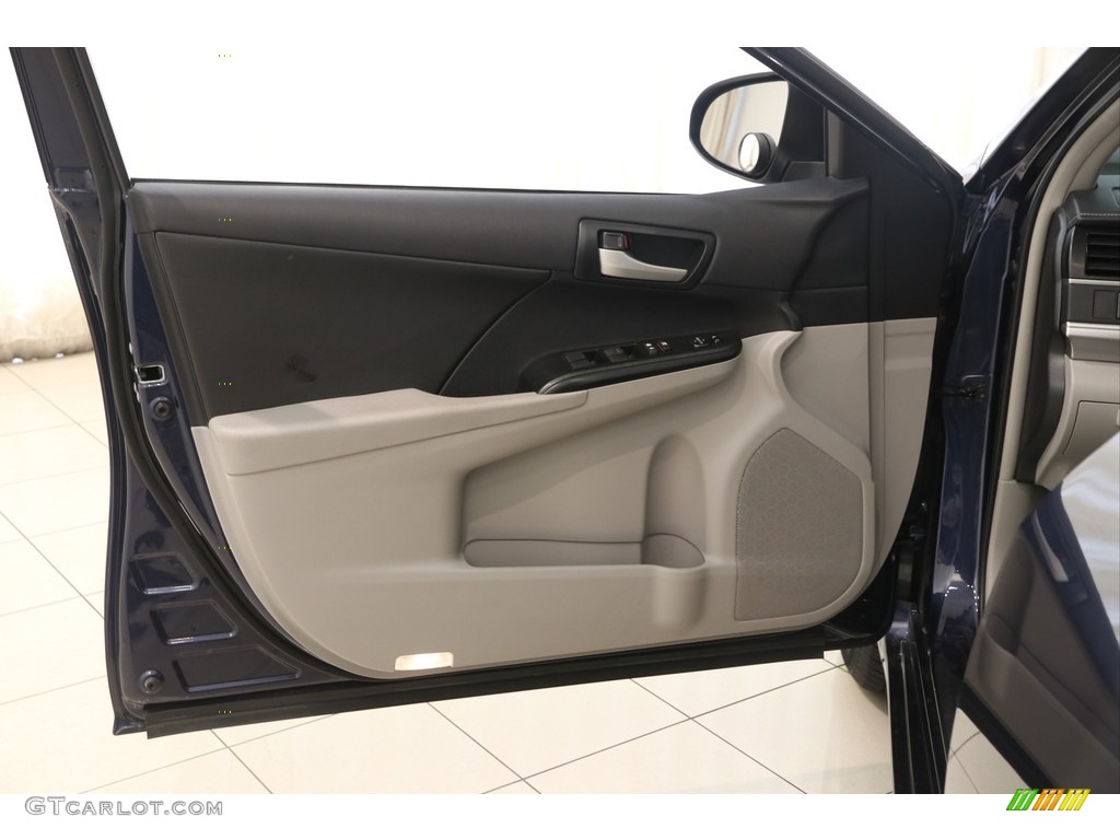 2014 Camry LE - Parisian Night Pearl / Ash photo #4