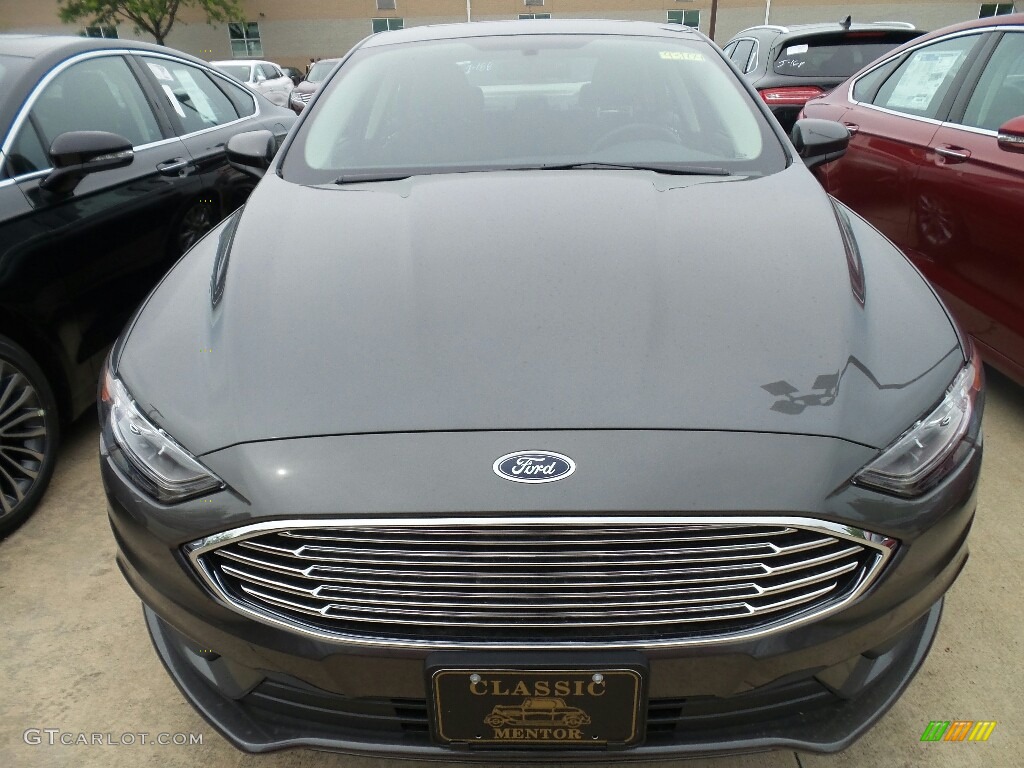 2017 Fusion SE - Magnetic / Ebony photo #2