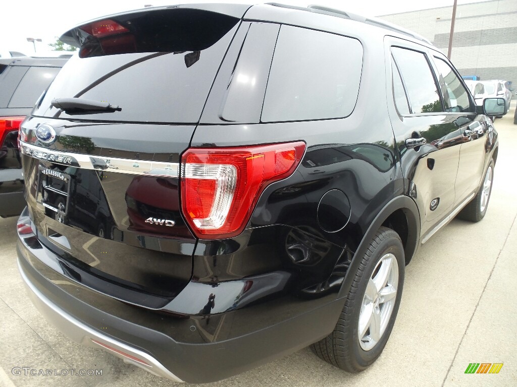 2017 Explorer XLT 4WD - Shadow Black / Ebony Black photo #3