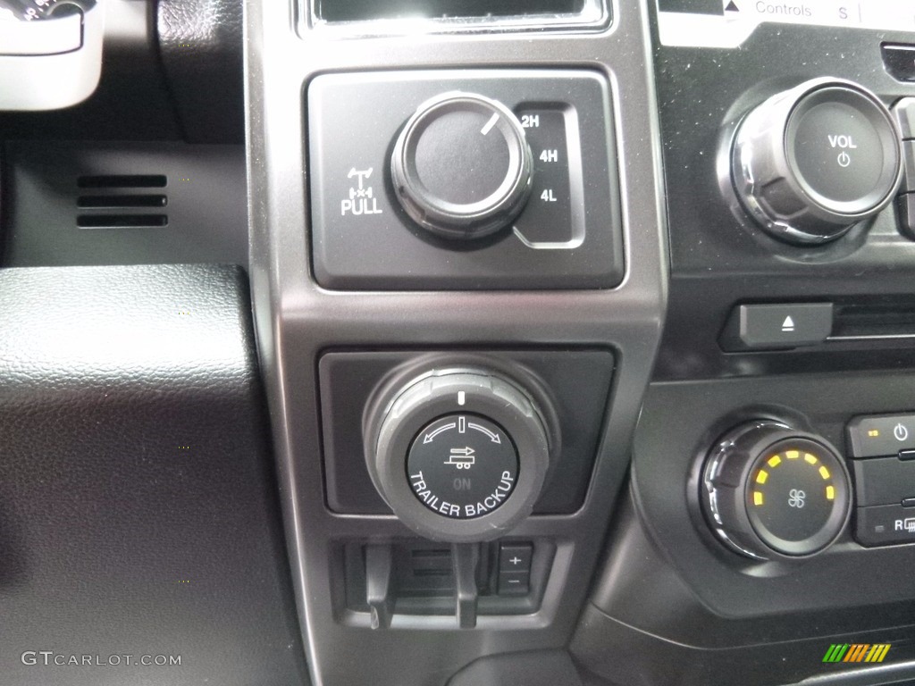 2017 F150 XLT SuperCrew 4x4 - Oxford White / Black photo #17