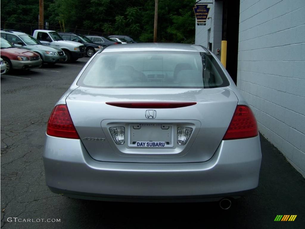 2006 Accord LX Sedan - Alabaster Silver Metallic / Gray photo #11