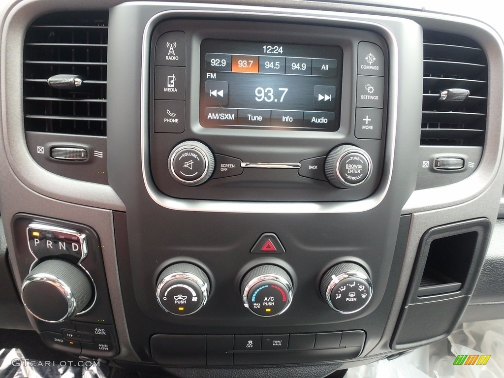 2017 Ram 1500 Express Crew Cab 4x4 Controls Photos