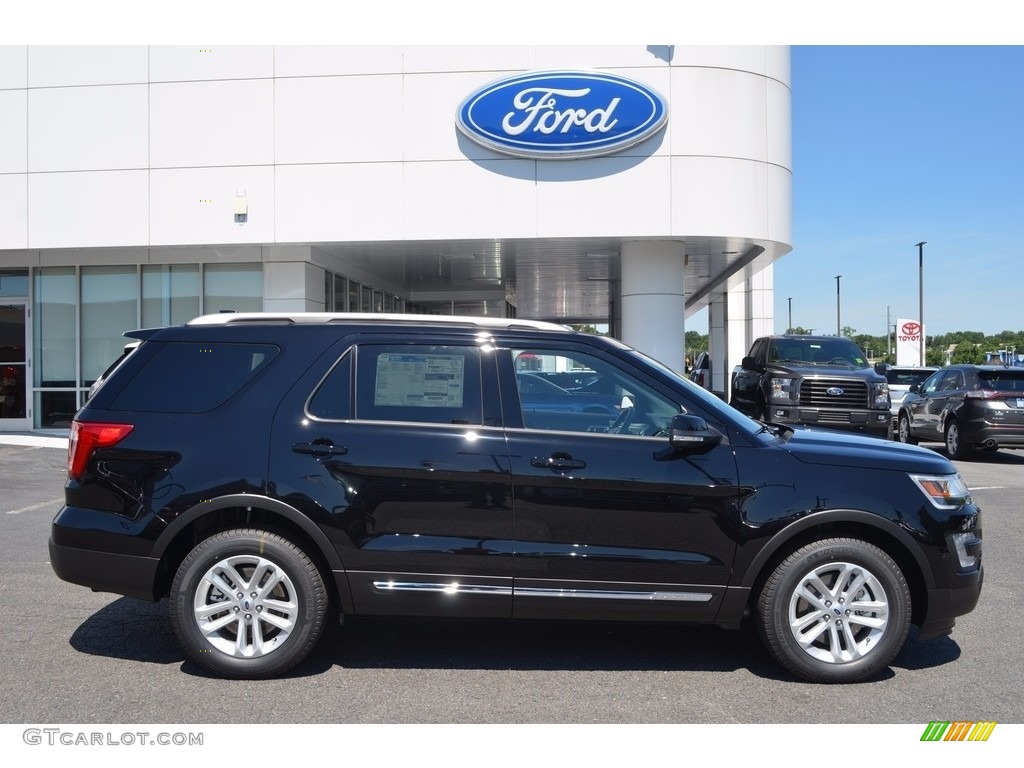 2017 Explorer XLT - Shadow Black / Ebony Black photo #2