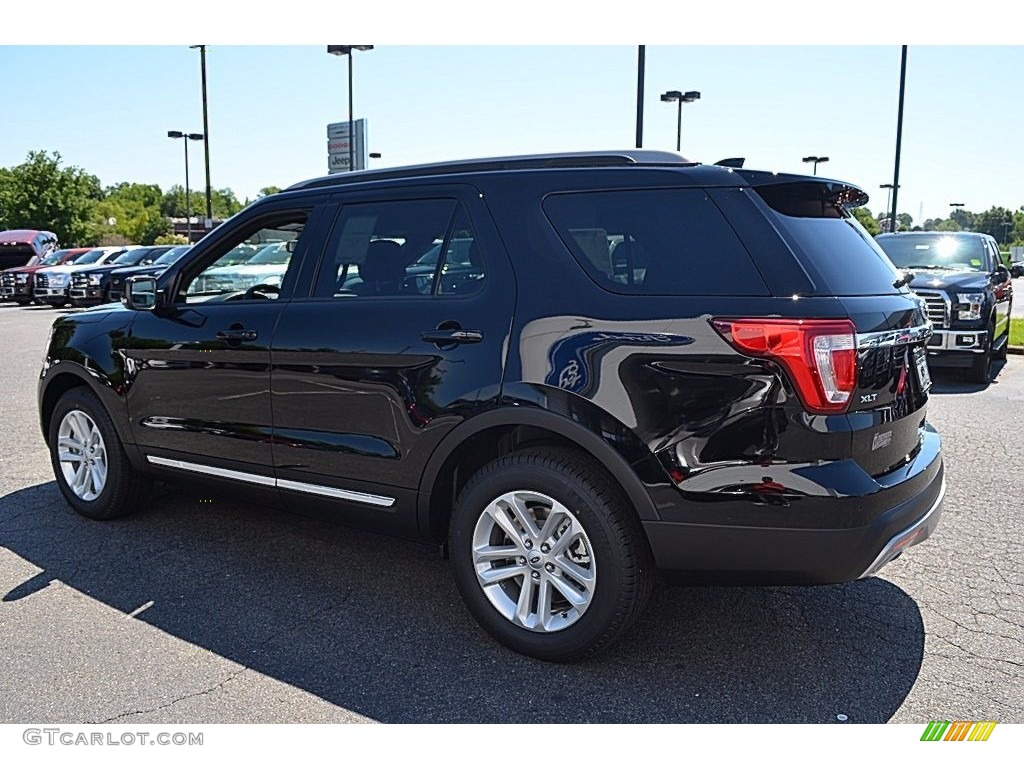 2017 Explorer XLT - Shadow Black / Ebony Black photo #22