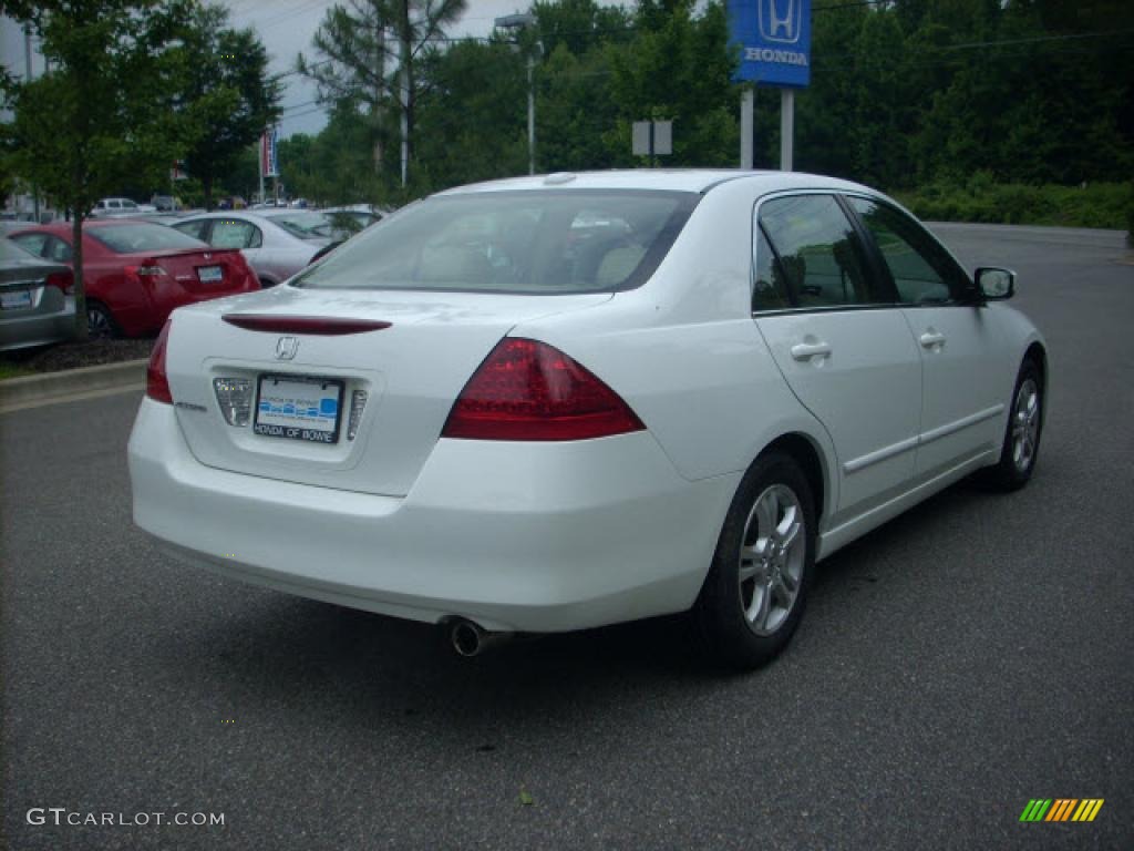 2006 Accord EX-L Sedan - Taffeta White / Ivory photo #3