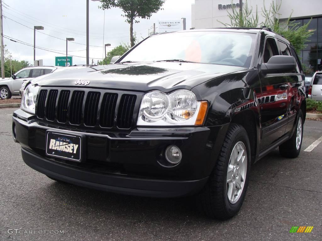 2006 Grand Cherokee Laredo 4x4 - Black / Khaki photo #1