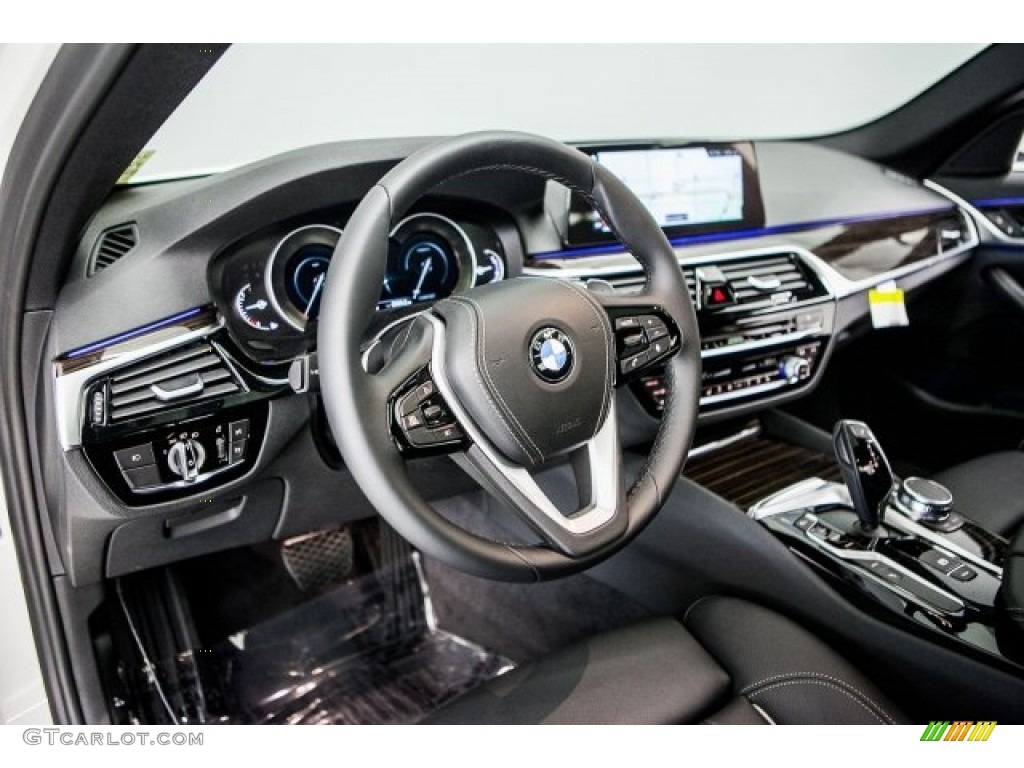 2018 BMW 5 Series 530e iPerfomance Sedan Dashboard Photos