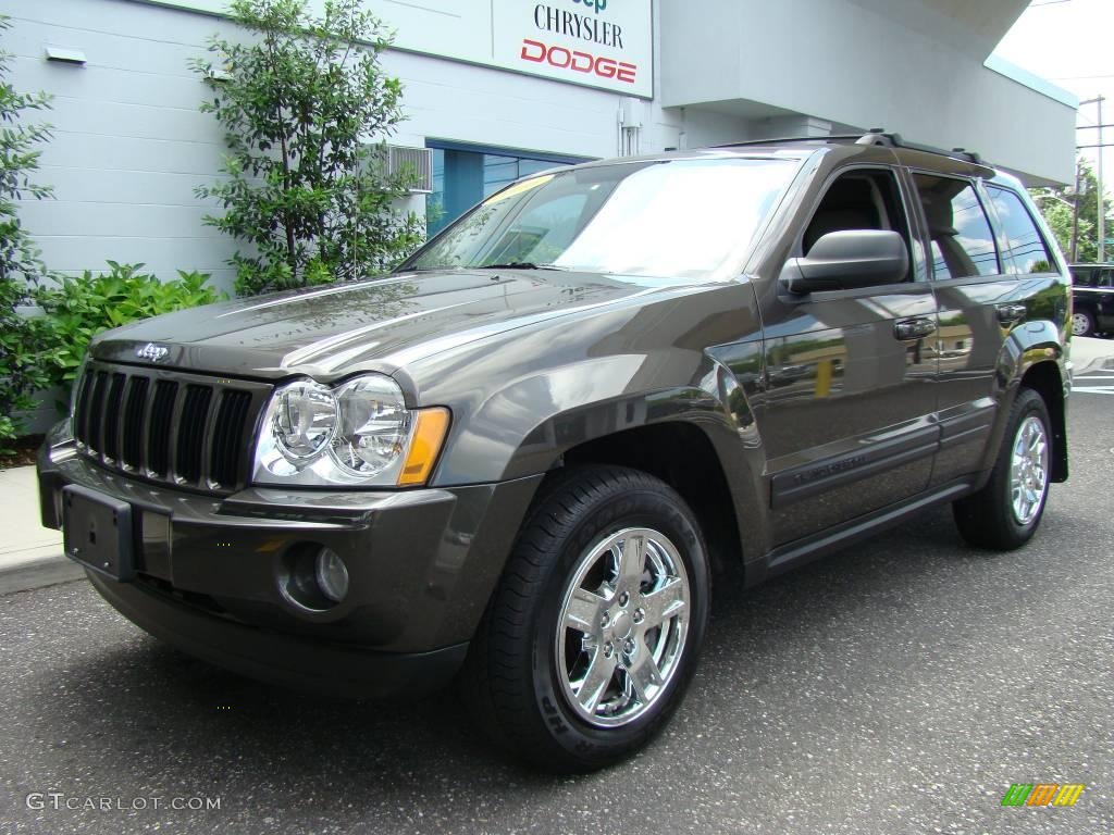 2006 Grand Cherokee Laredo 4x4 - Dark Khaki Pearl / Khaki photo #2