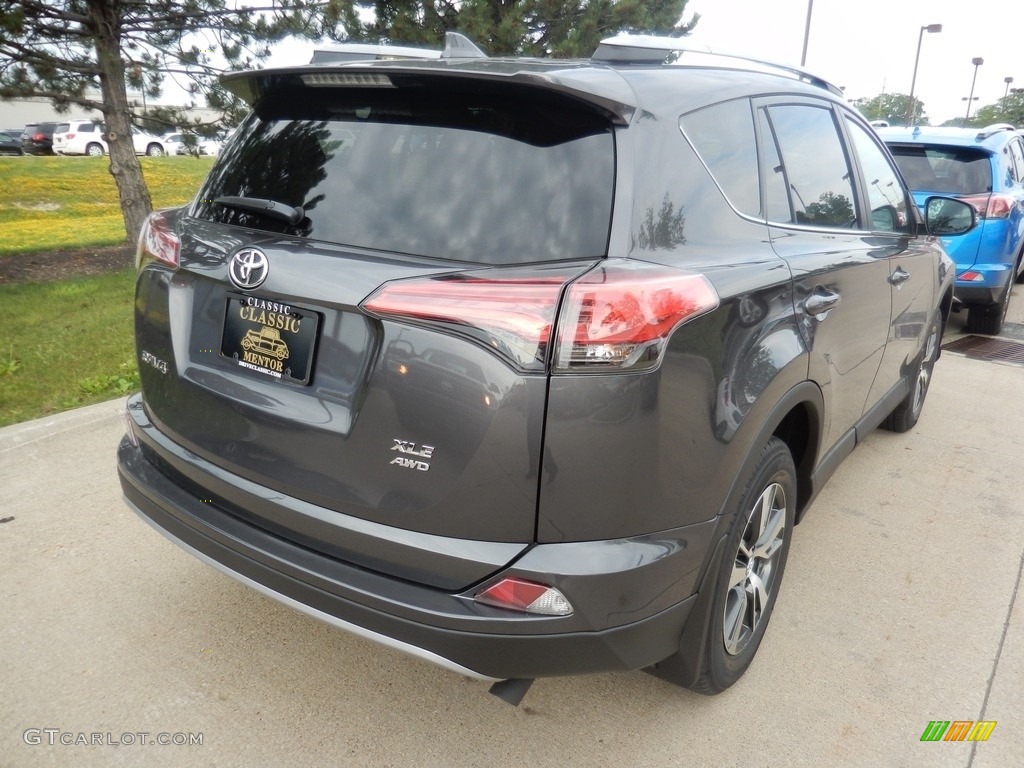 2017 RAV4 XLE - Magnetic Gray Metallic / Black photo #2