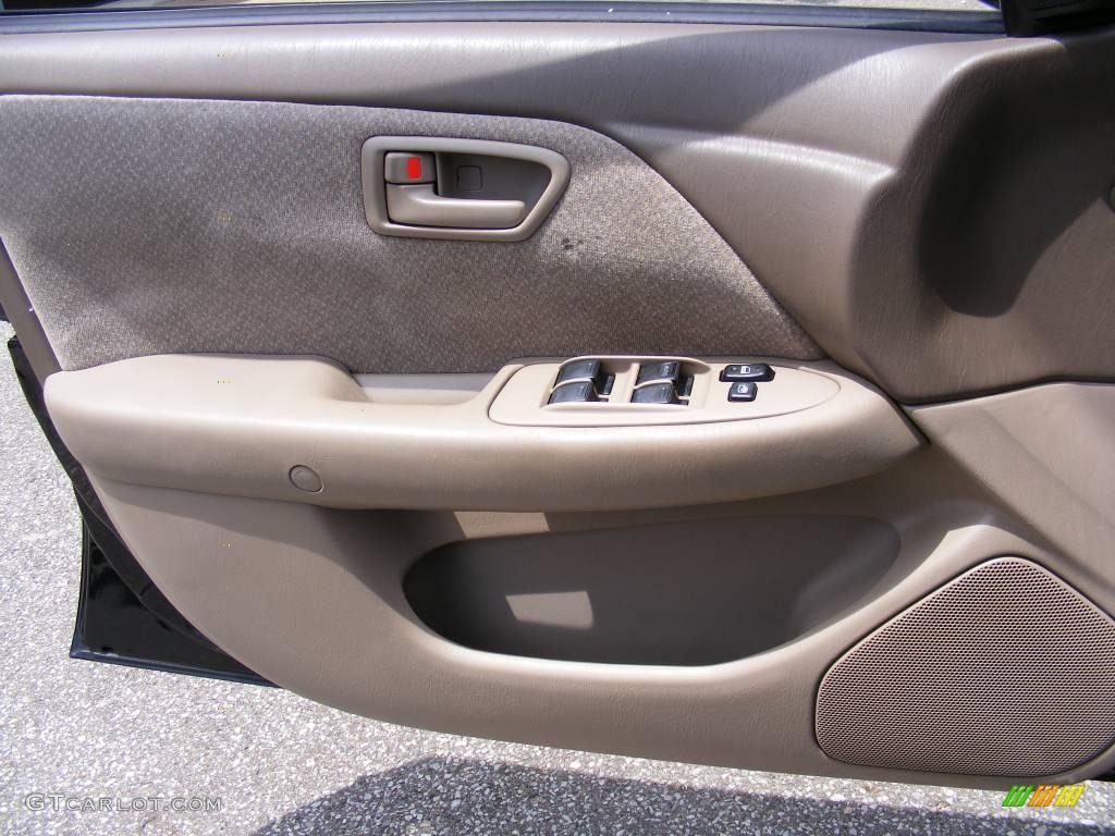 2000 Camry LE - Black / Oak photo #22