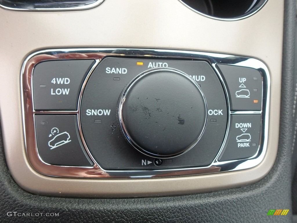 2017 Jeep Grand Cherokee Overland 4x4 Controls Photo #121522385