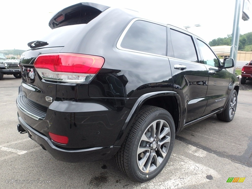 2017 Grand Cherokee Overland 4x4 - Diamond Black Crystal Pearl / Black photo #5