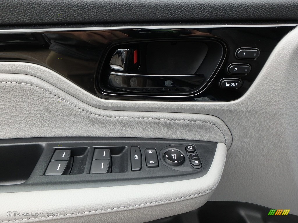 2018 Honda Odyssey Elite Gray Door Panel Photo #121527248