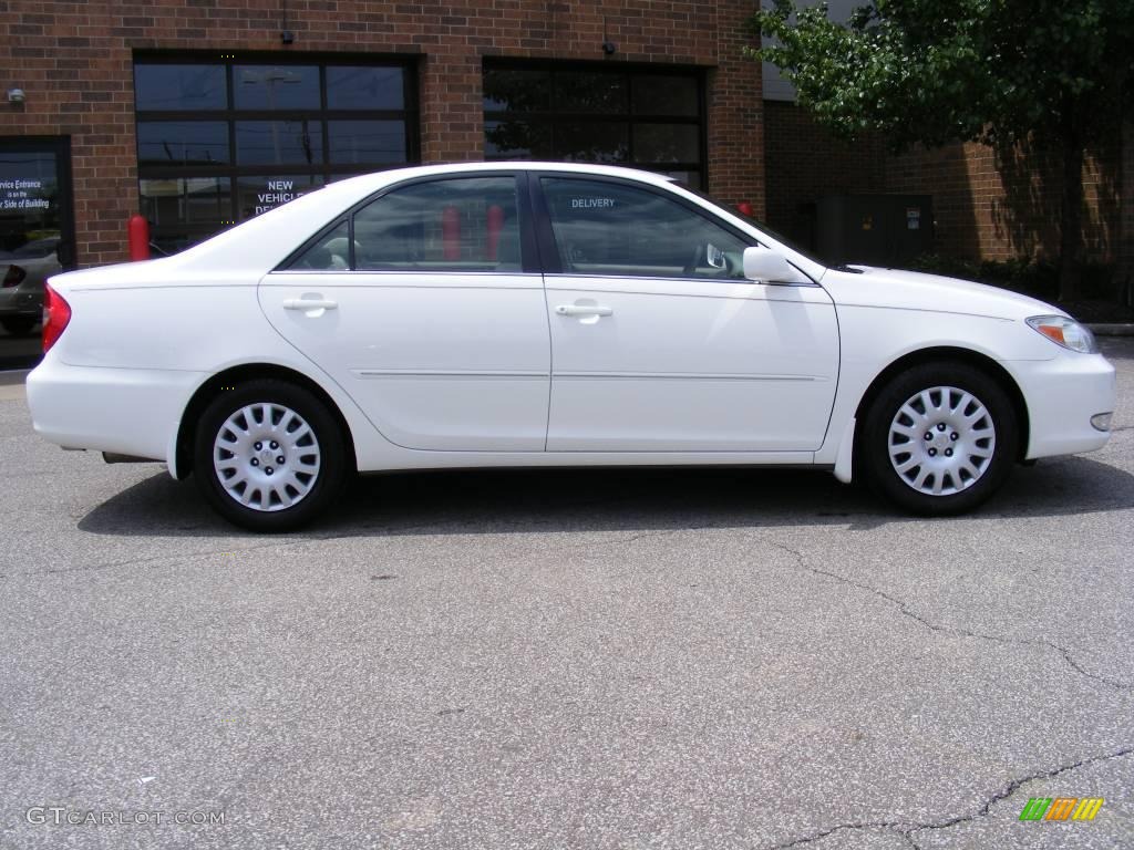 2004 Camry XLE - Super White / Taupe photo #2