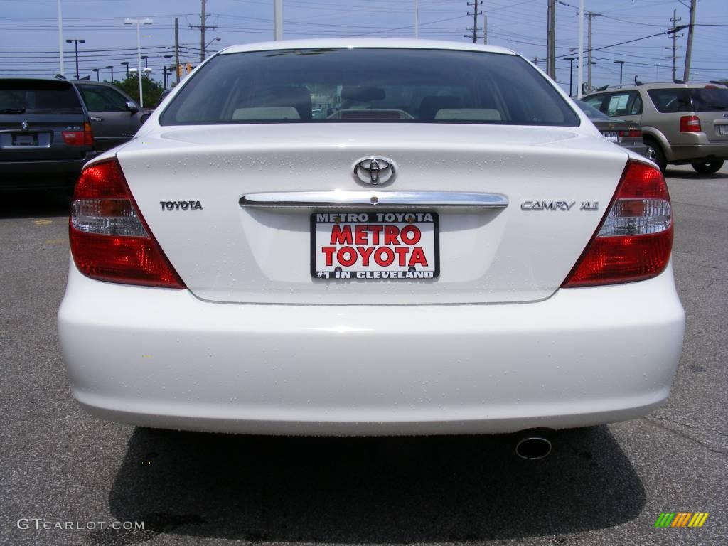 2004 Camry XLE - Super White / Taupe photo #4