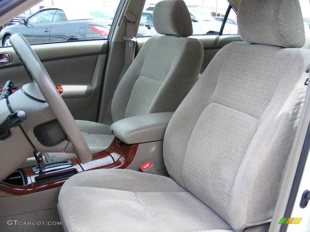 2004 Camry XLE - Super White / Taupe photo #9