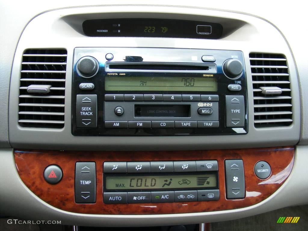 2004 Camry XLE - Super White / Taupe photo #18