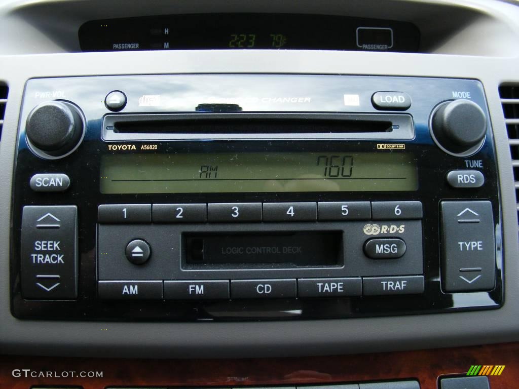 2004 Camry XLE - Super White / Taupe photo #19