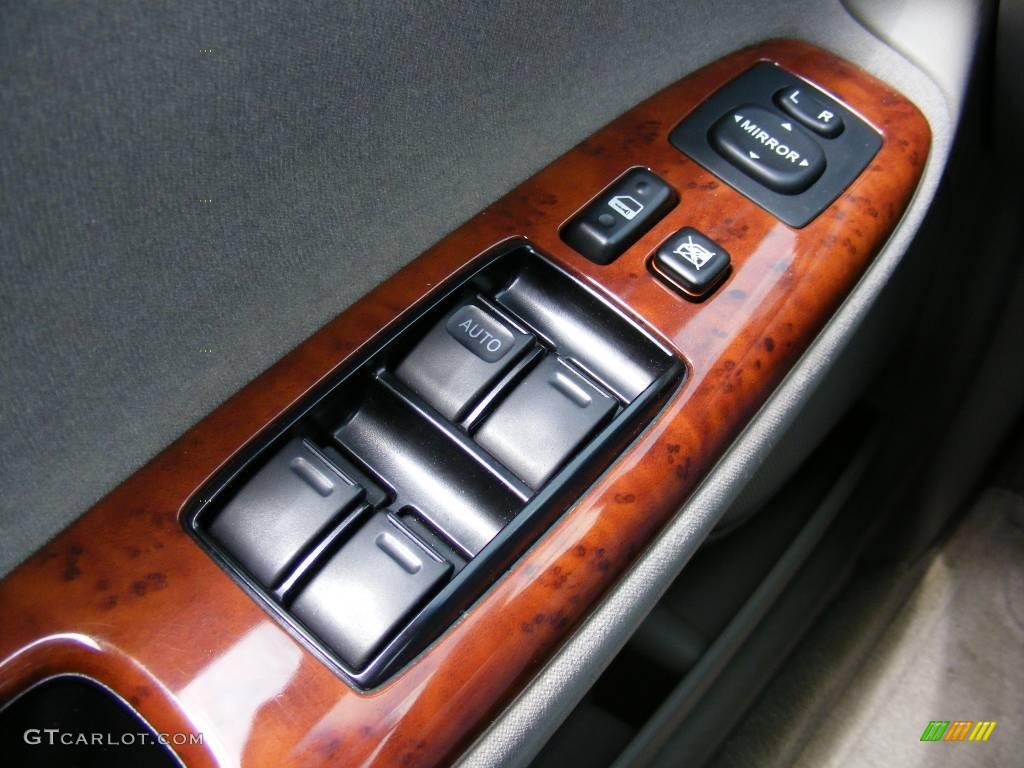 2004 Camry XLE - Super White / Taupe photo #21