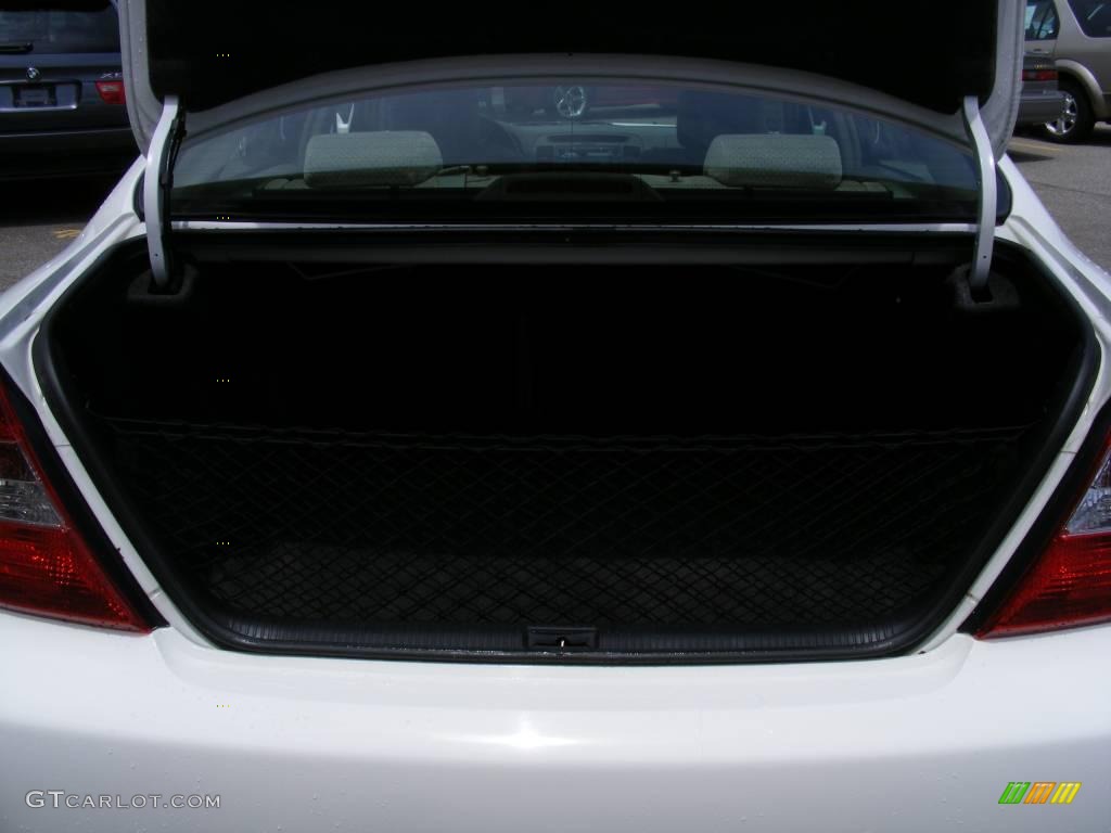 2004 Camry XLE - Super White / Taupe photo #23