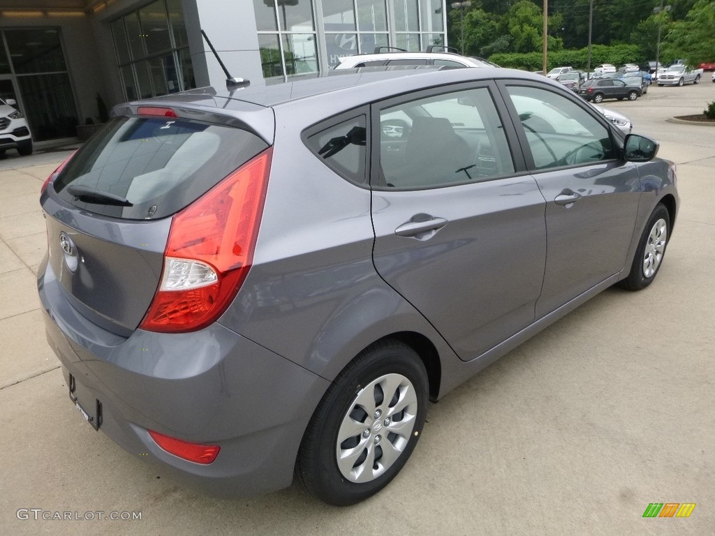 2017 Accent SE Hatchback - Triathlon Gray / Black photo #2