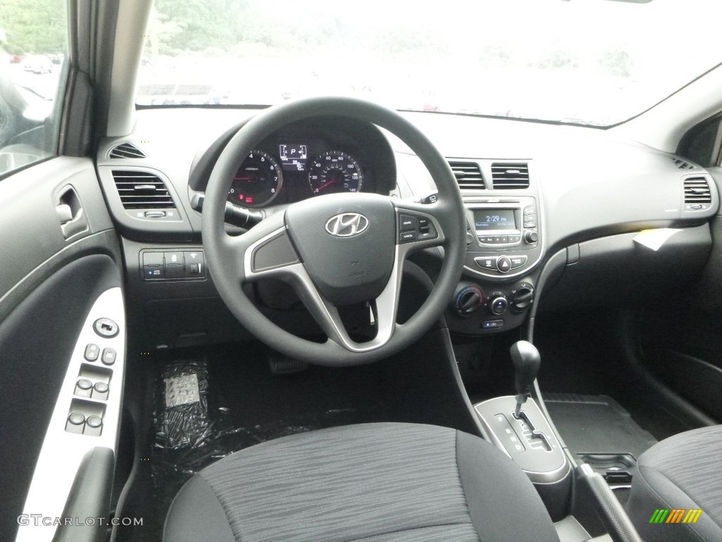 2017 Accent SE Hatchback - Triathlon Gray / Black photo #9