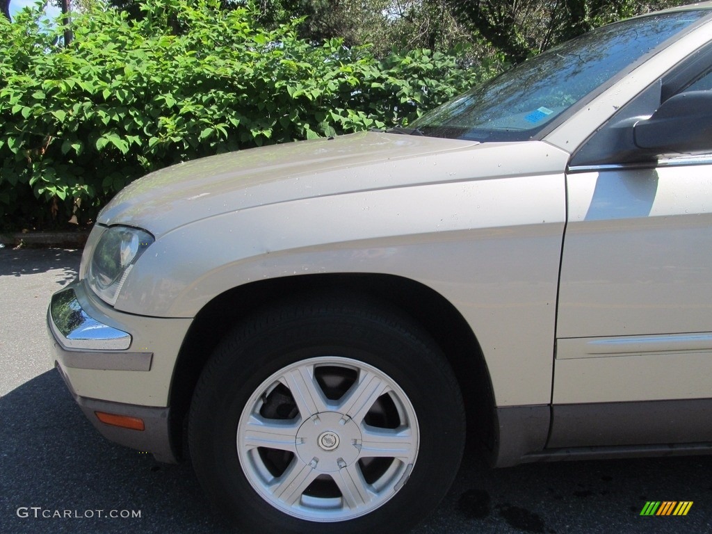 2005 Pacifica Touring - Linen Gold Metallic Pearl / Light Taupe photo #15