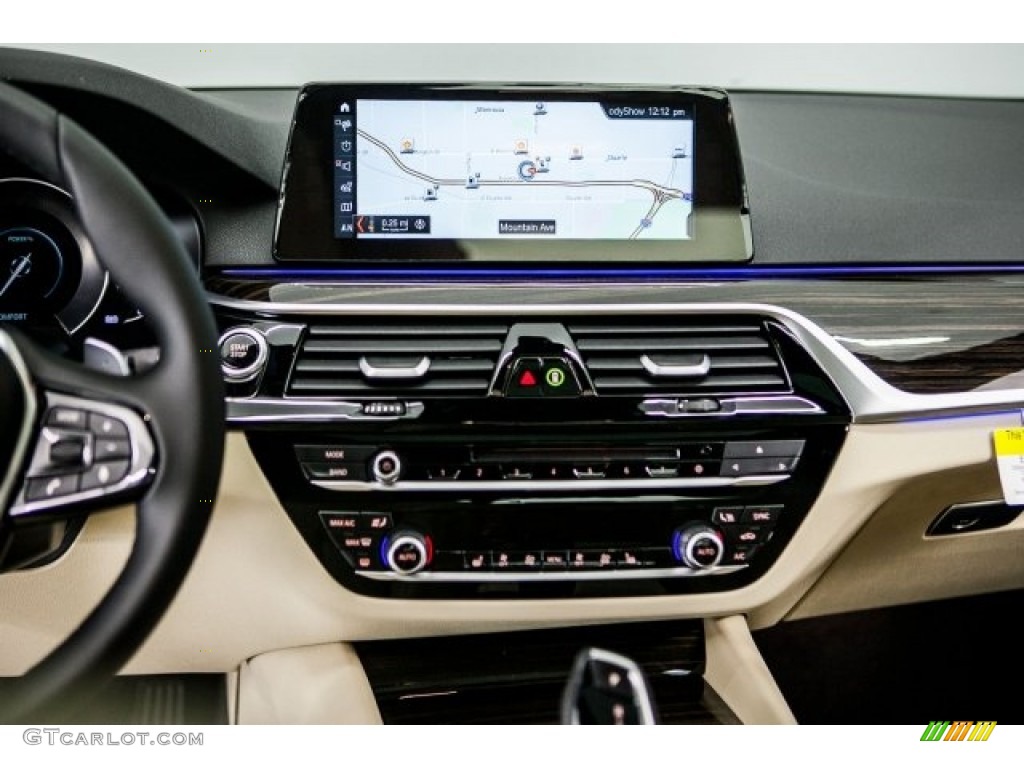 2018 BMW 5 Series 530e iPerfomance Sedan Controls Photo #121563315