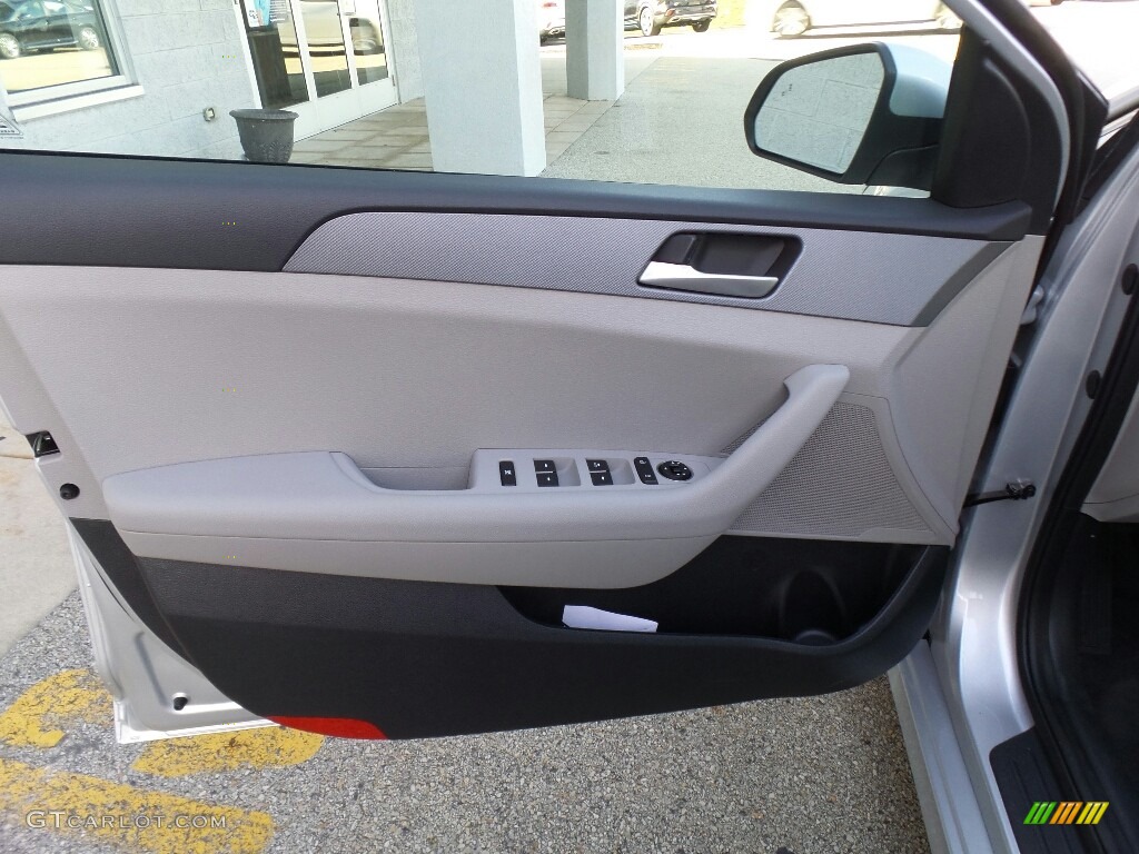 2018 Hyundai Sonata SE Gray Door Panel Photo #121566480