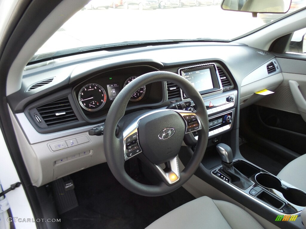 Gray Interior 2018 Hyundai Sonata SE Photo #121567218