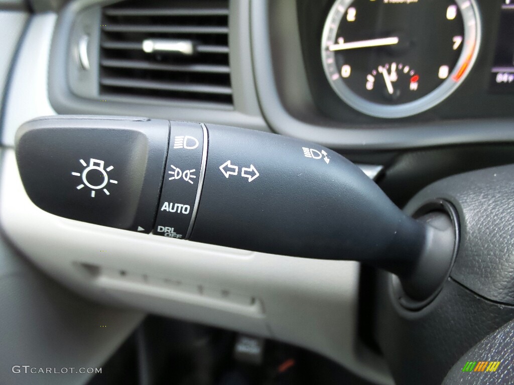 2018 Hyundai Sonata SE Controls Photo #121567626