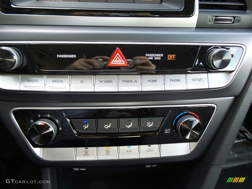 2018 Hyundai Sonata SE Controls Photos