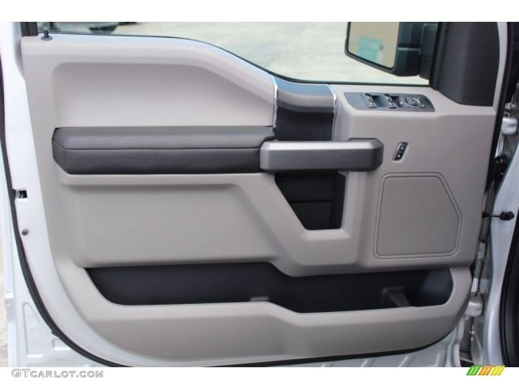 2017 F150 XLT SuperCrew - Ingot Silver / Earth Gray photo #11