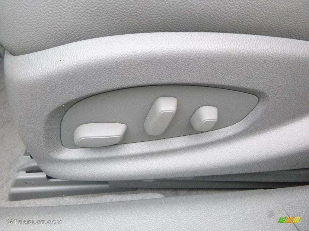 2018 Impala LT - Silver Ice Metallic / Jet Black/Dark Titanium photo #17