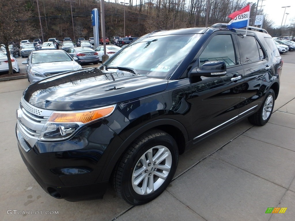 2014 Explorer XLT 4WD - Tuxedo Black / Medium Light Stone photo #7