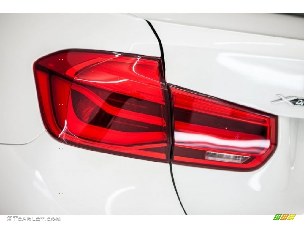 2017 3 Series 330i xDrive Sedan - Alpine White / Black photo #24