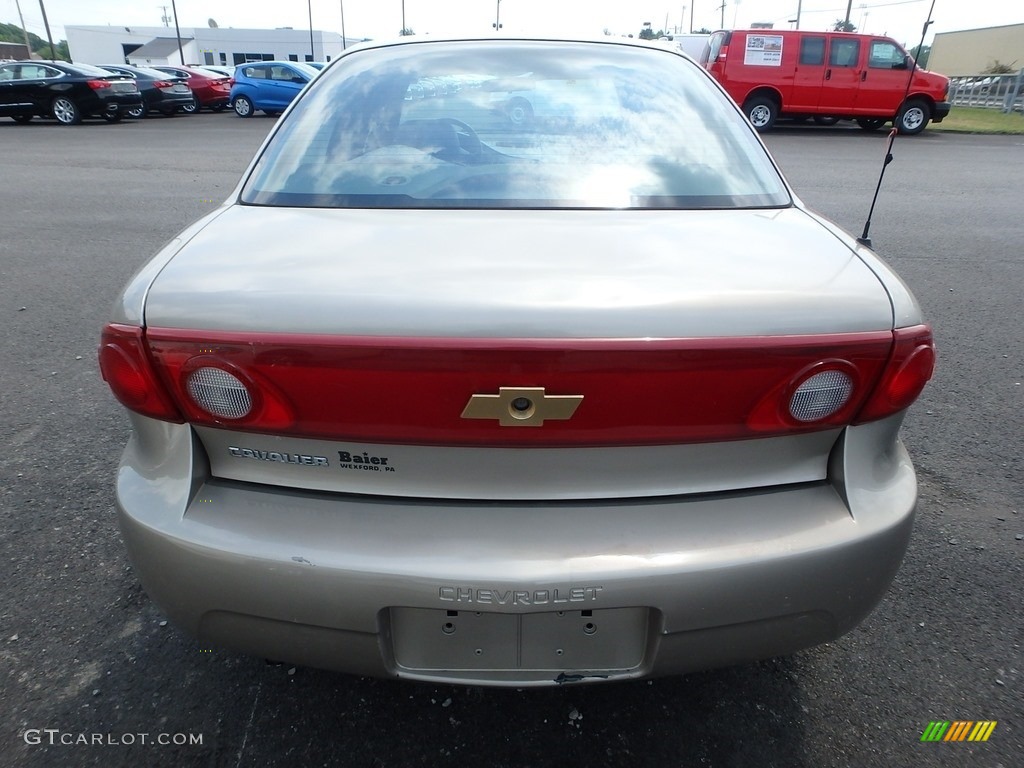 2005 Cavalier Sedan - Sandrift Metallic / Graphite Gray photo #3