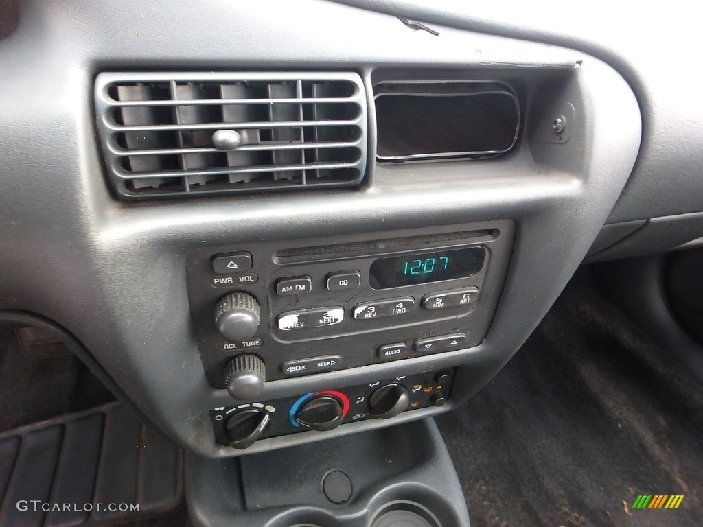 2005 Cavalier Sedan - Sandrift Metallic / Graphite Gray photo #13
