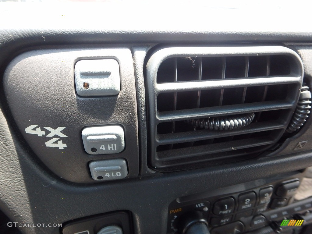 2002 Blazer LS 4x4 - Indigo Blue Metallic / Graphite photo #12