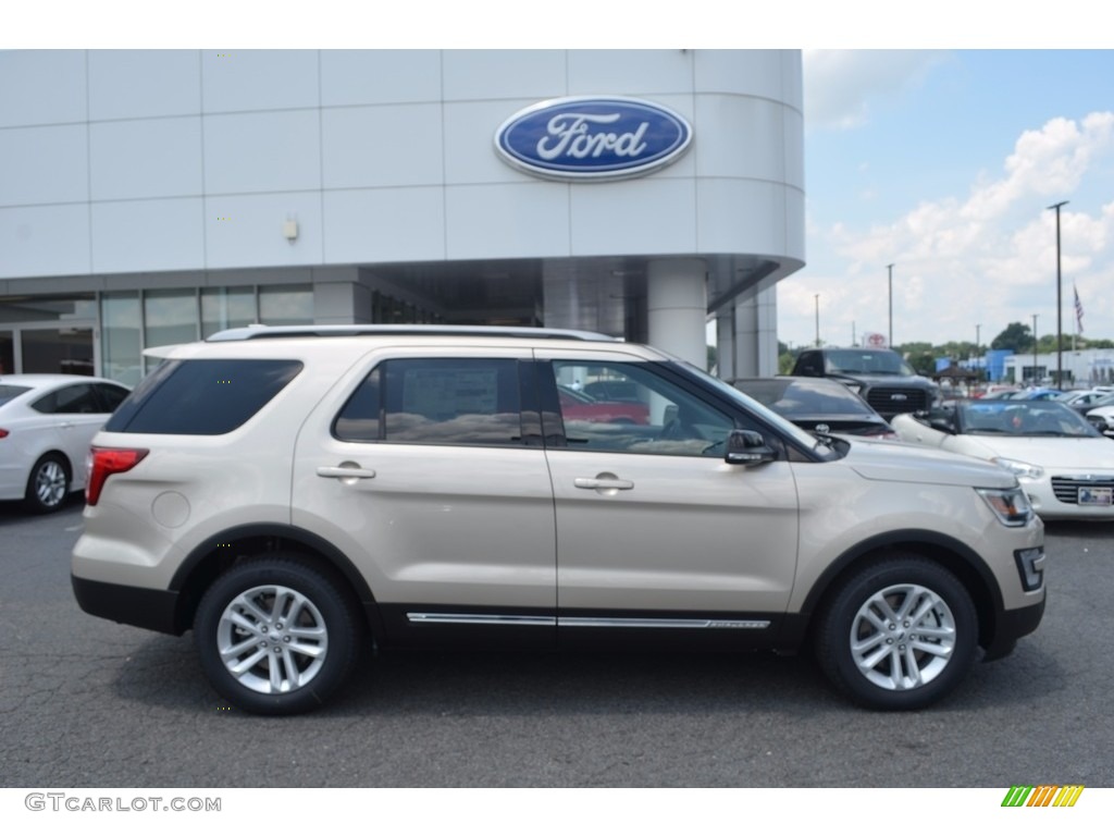 2017 Explorer XLT - White Gold / Medium Light Camel photo #2