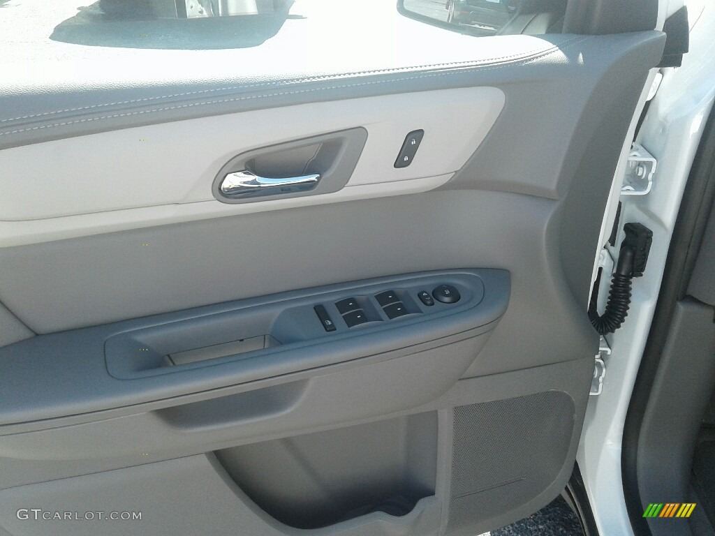 2017 Traverse LS - Summit White / Ebony photo #17