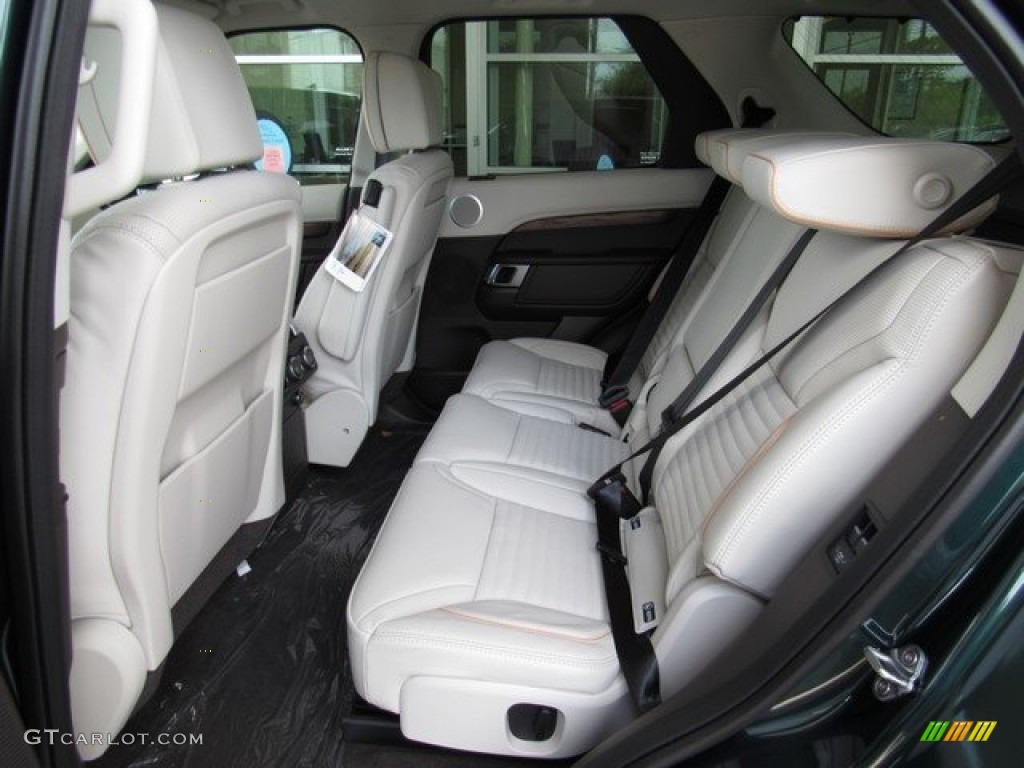 2017 Land Rover Discovery HSE Luxury Rear Seat Photo #121629964