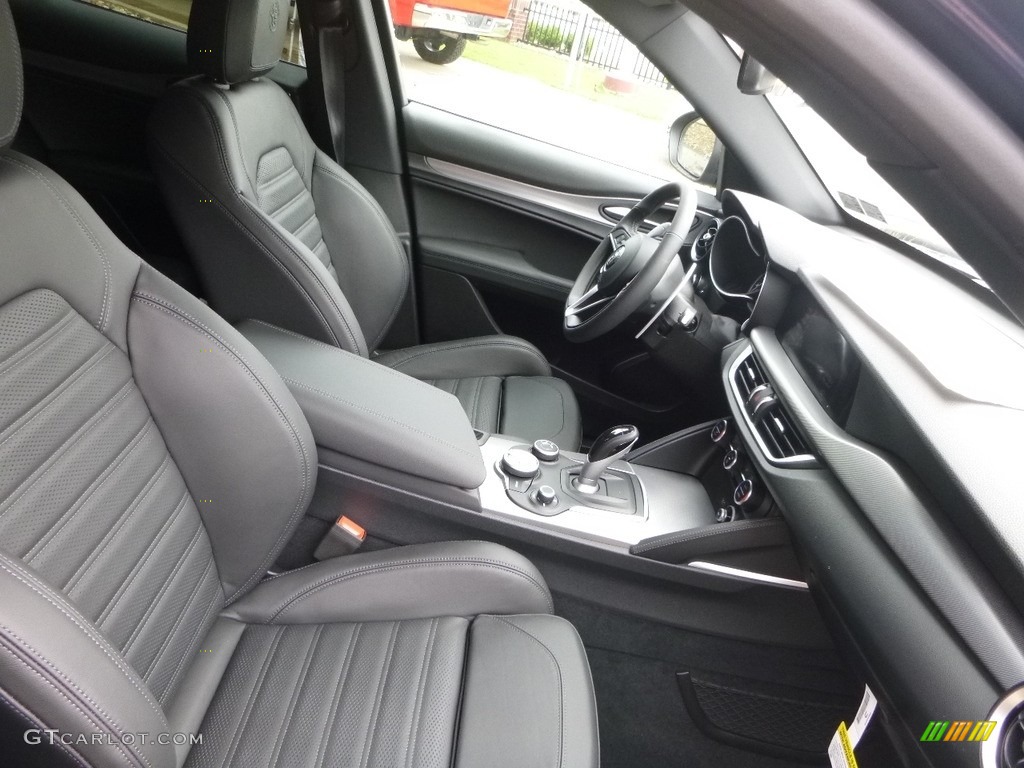 Black/Black Interior 2018 Alfa Romeo Stelvio Ti AWD Photo #121631643