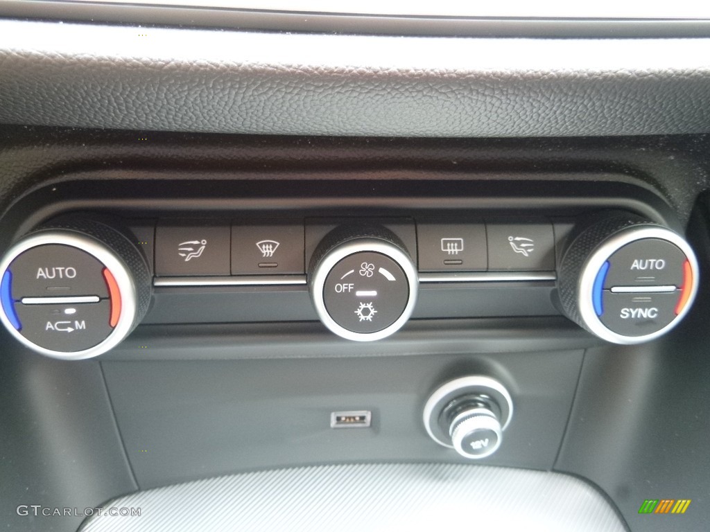 2018 Alfa Romeo Stelvio Sport AWD Controls Photo #121632942