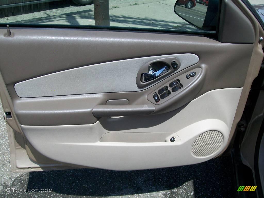 2005 Malibu Sedan - Light Driftwood Metallic / Neutral Beige photo #9