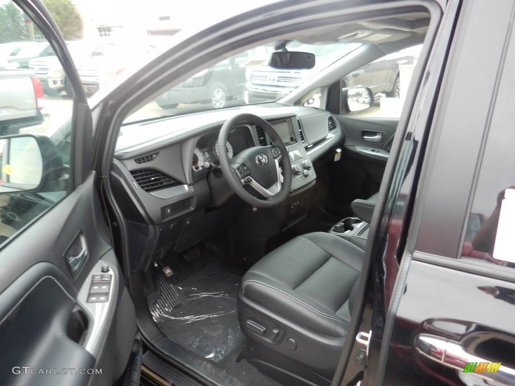 2017 Sienna SE - Midnight Black Metallic / Black photo #3